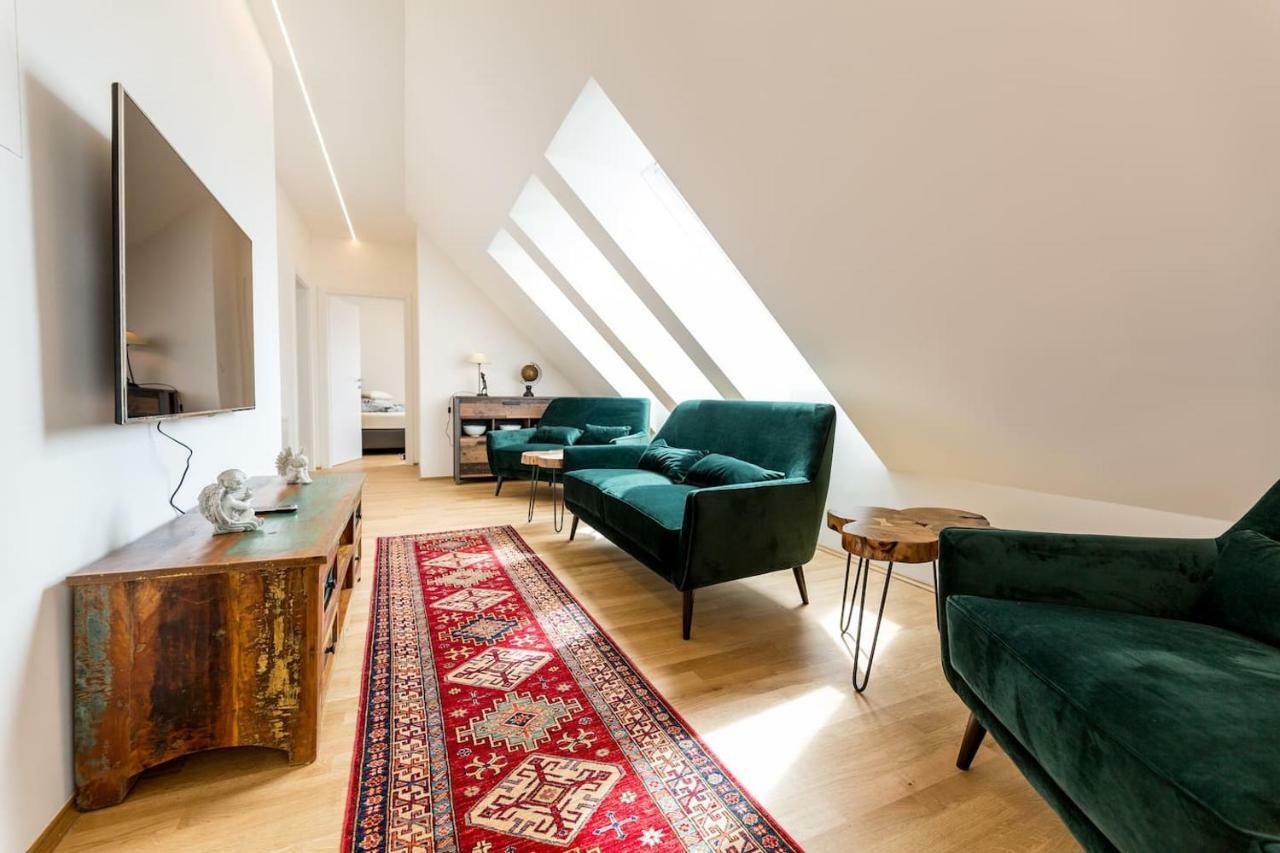 Grosse Dachgeschosswohnung Im Herzen Von Graz Bagian luar foto