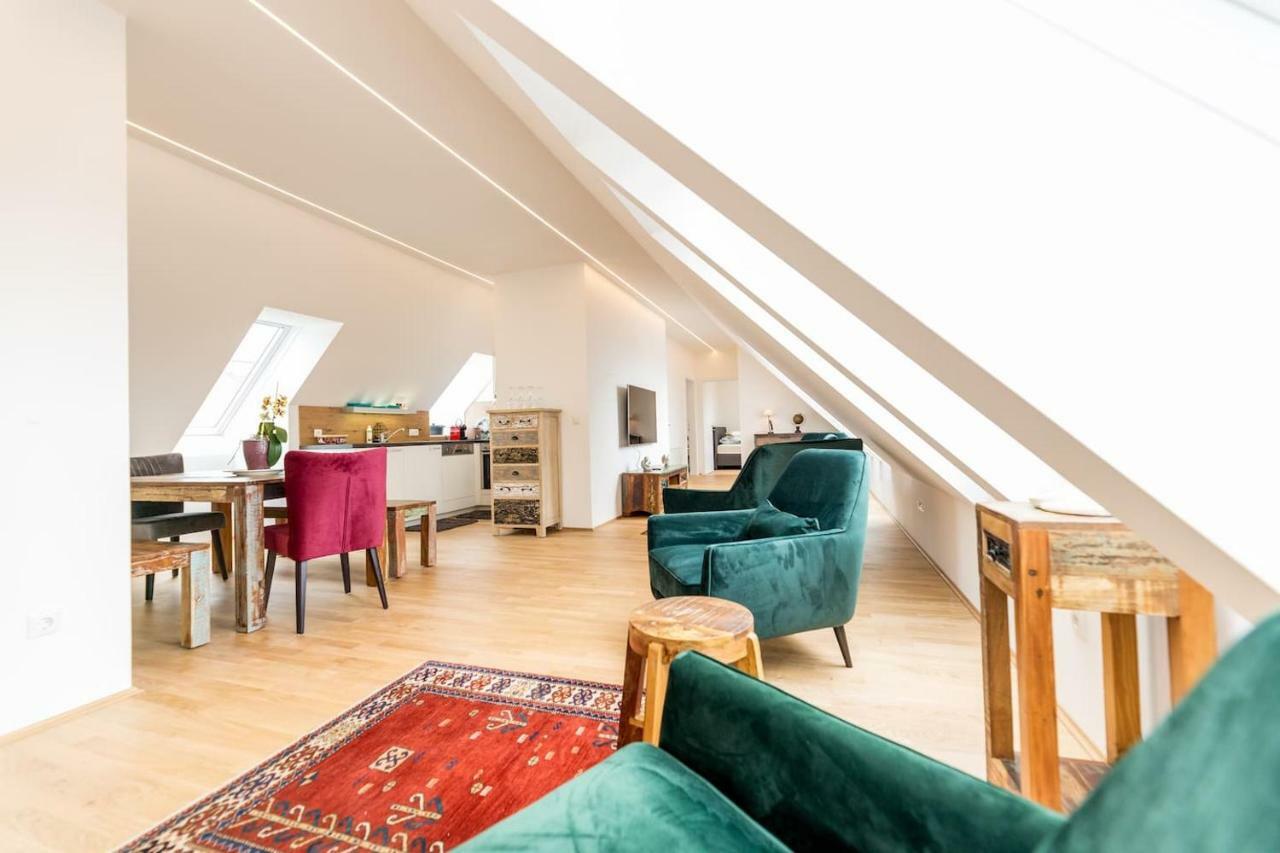 Grosse Dachgeschosswohnung Im Herzen Von Graz Bagian luar foto
