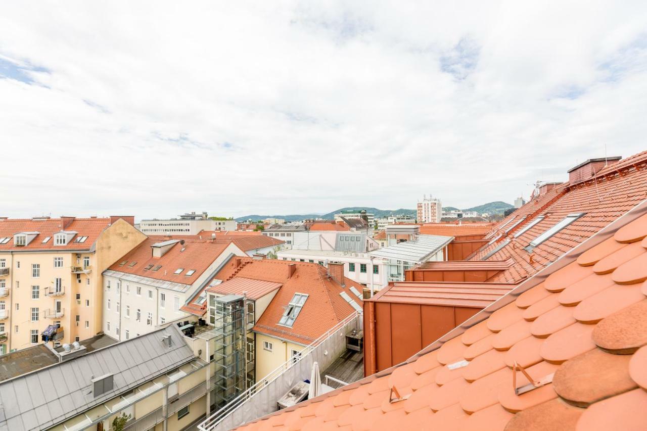 Grosse Dachgeschosswohnung Im Herzen Von Graz Bagian luar foto