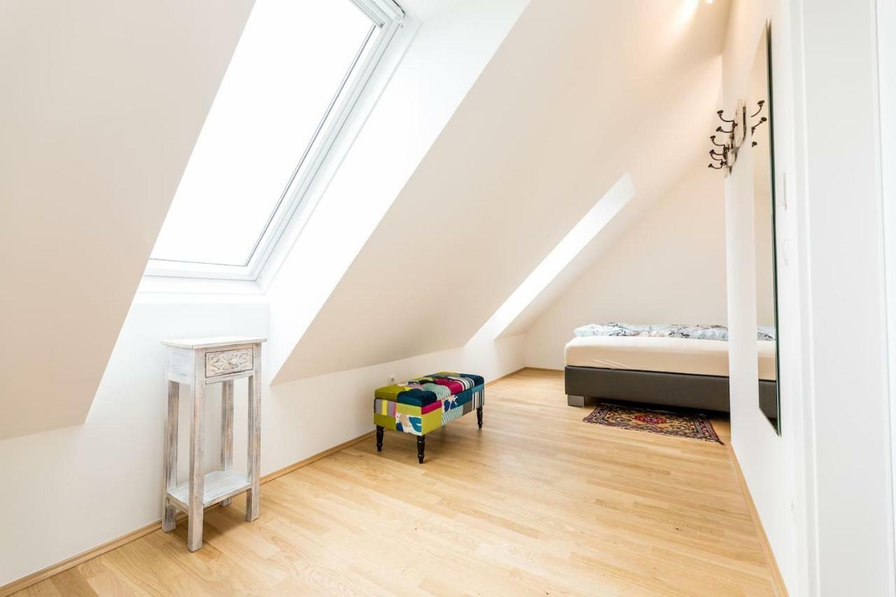 Grosse Dachgeschosswohnung Im Herzen Von Graz Bagian luar foto