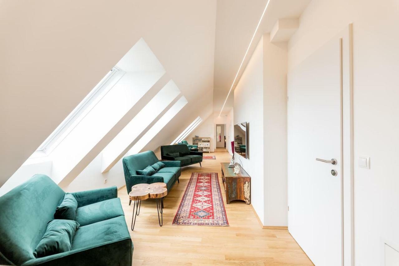 Grosse Dachgeschosswohnung Im Herzen Von Graz Bagian luar foto