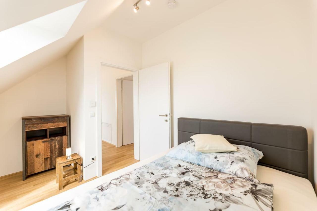 Grosse Dachgeschosswohnung Im Herzen Von Graz Bagian luar foto